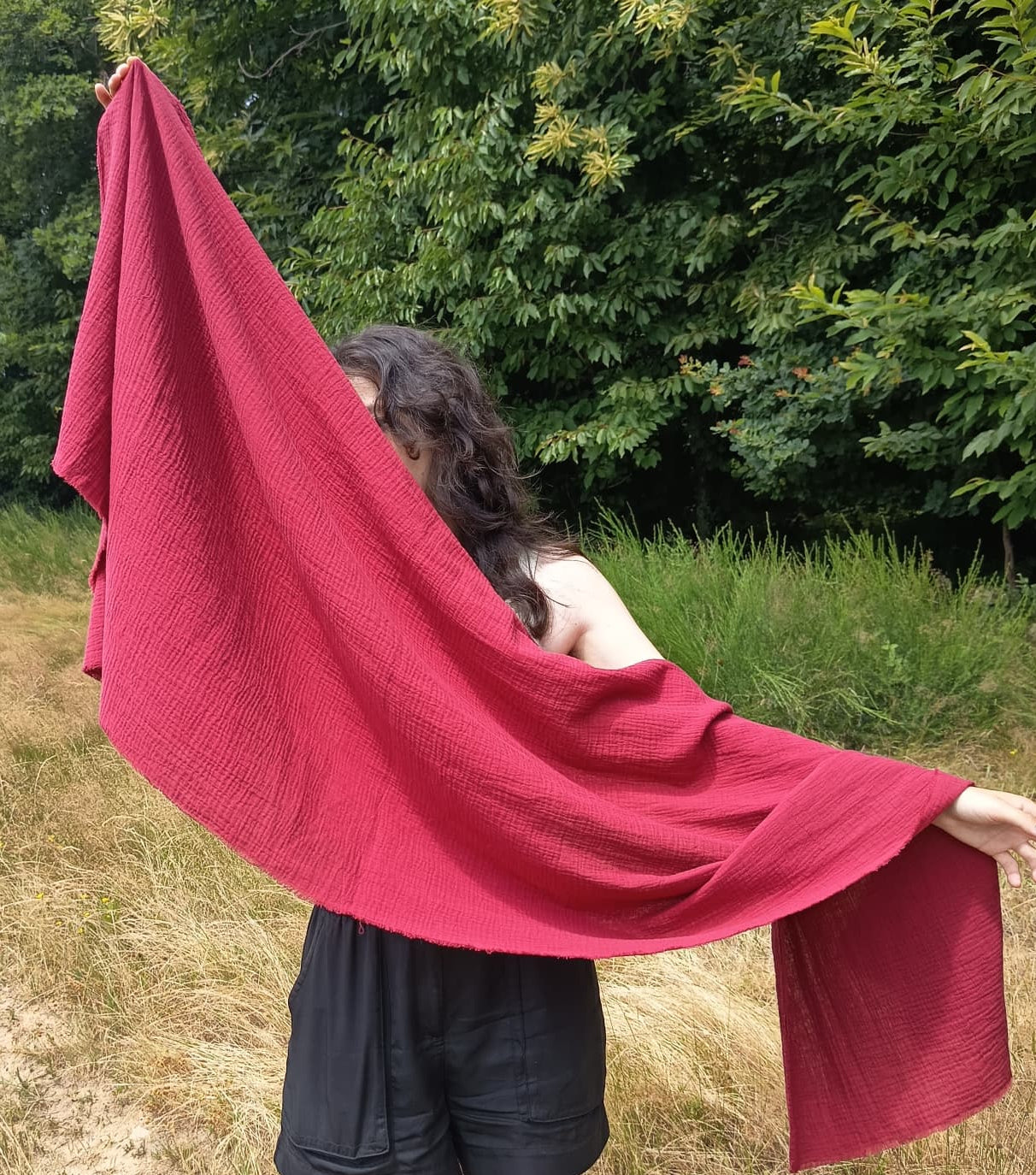 Écharpe XXL artisanale – Douceur de double gaze de coton Rouge Grenade