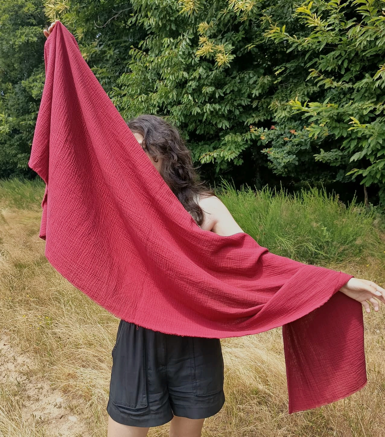 Écharpe XXL artisanale – Douceur de  la double gaze de coton -  Rouge Grenade
