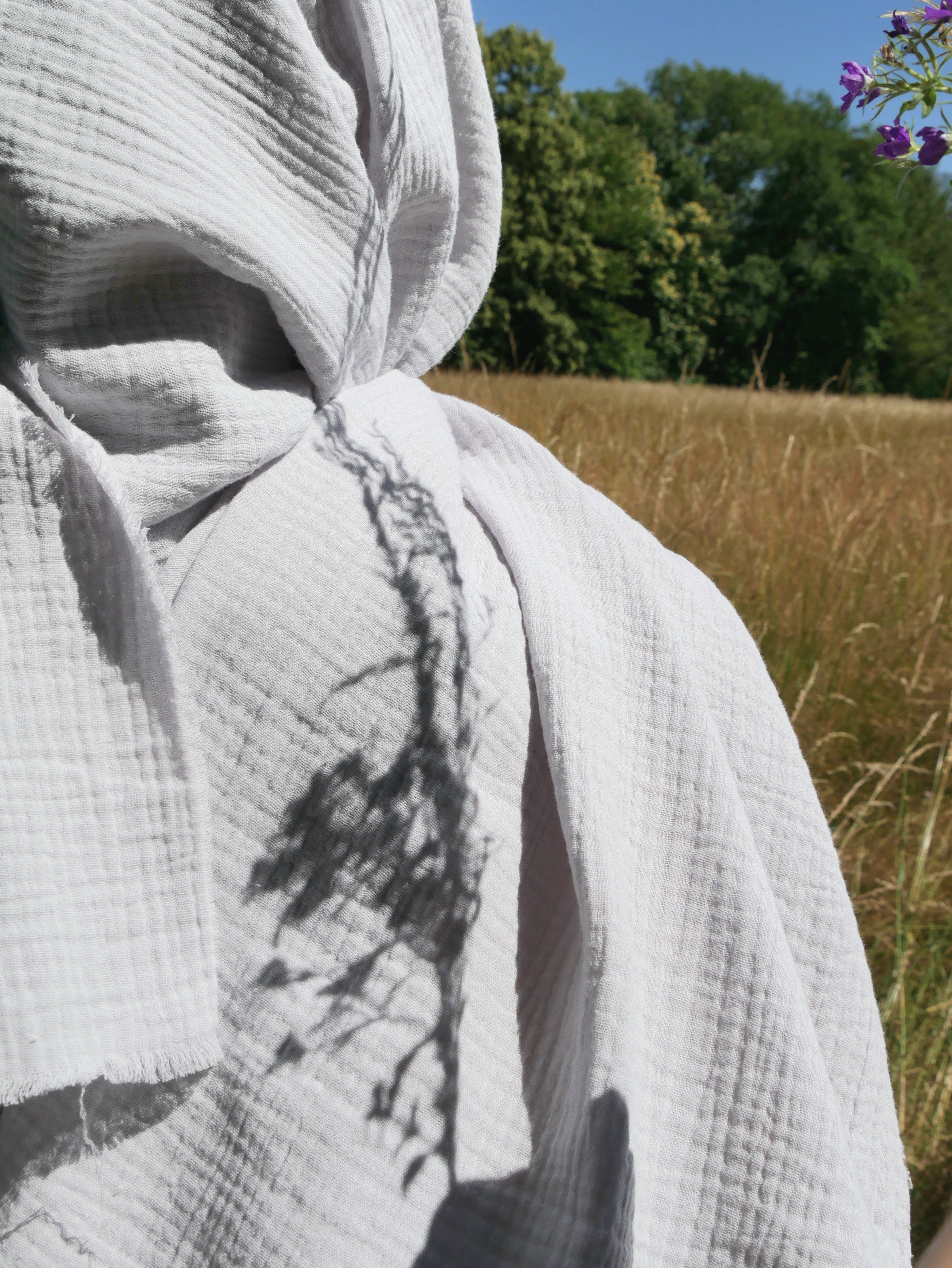 Echarpe, Étole XXL . Douceur de la double gaze de coton – Gris Nuage