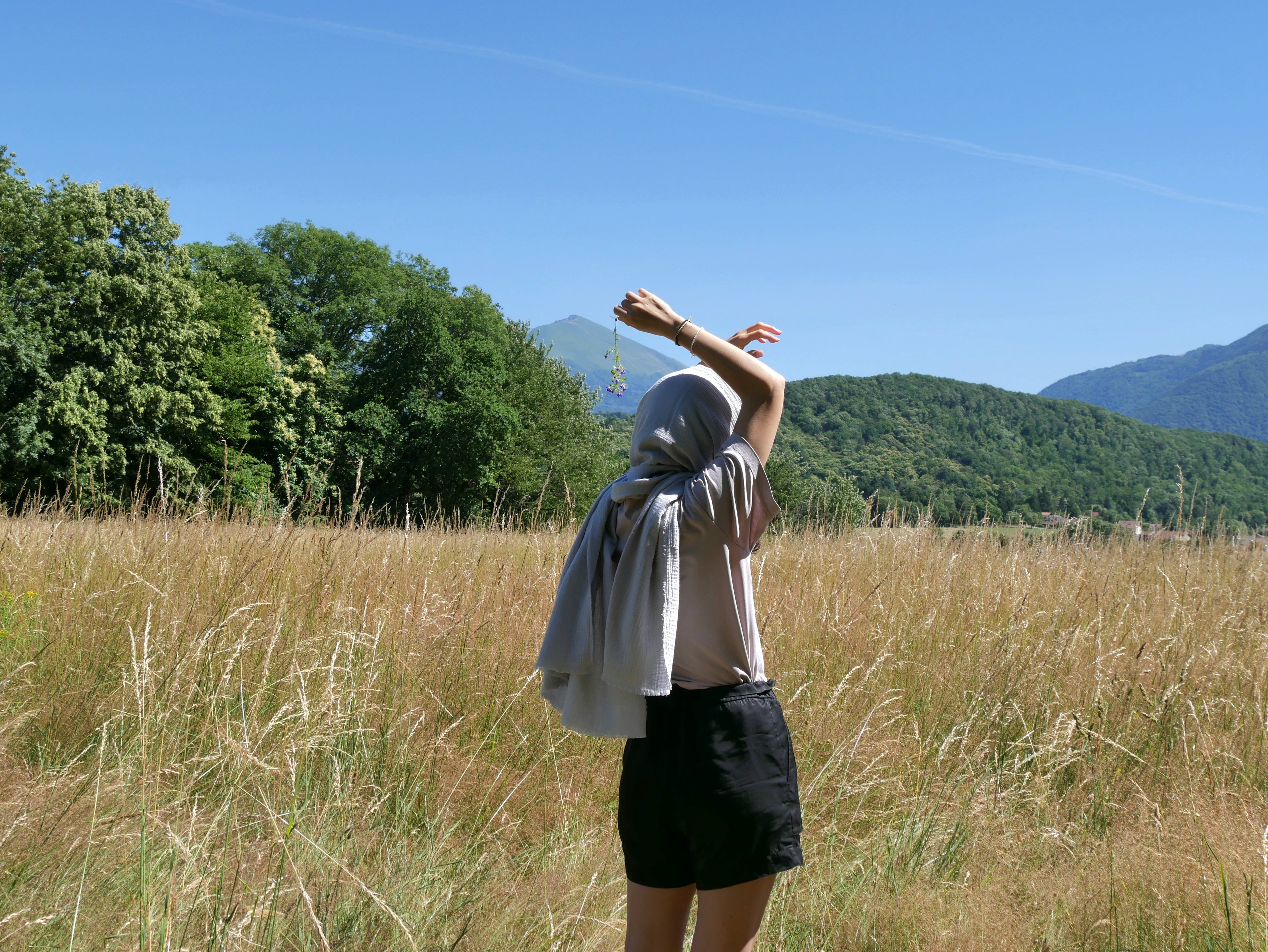 Echarpe, Étole XXL . Douceur de la double gaze de coton – Gris Nuage