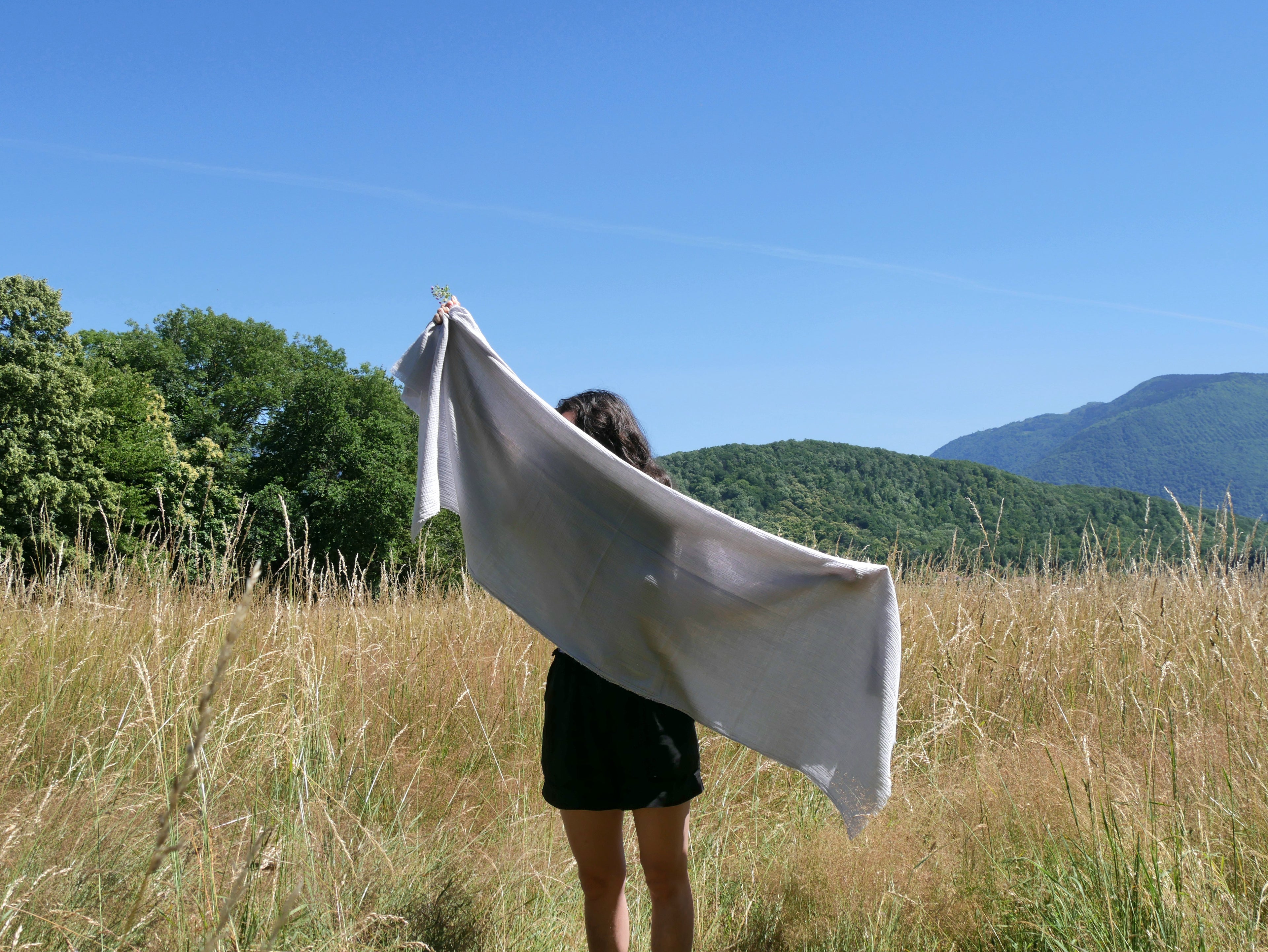 Echarpe, Étole XXL . Douceur de la double gaze de coton – Gris Nuage
