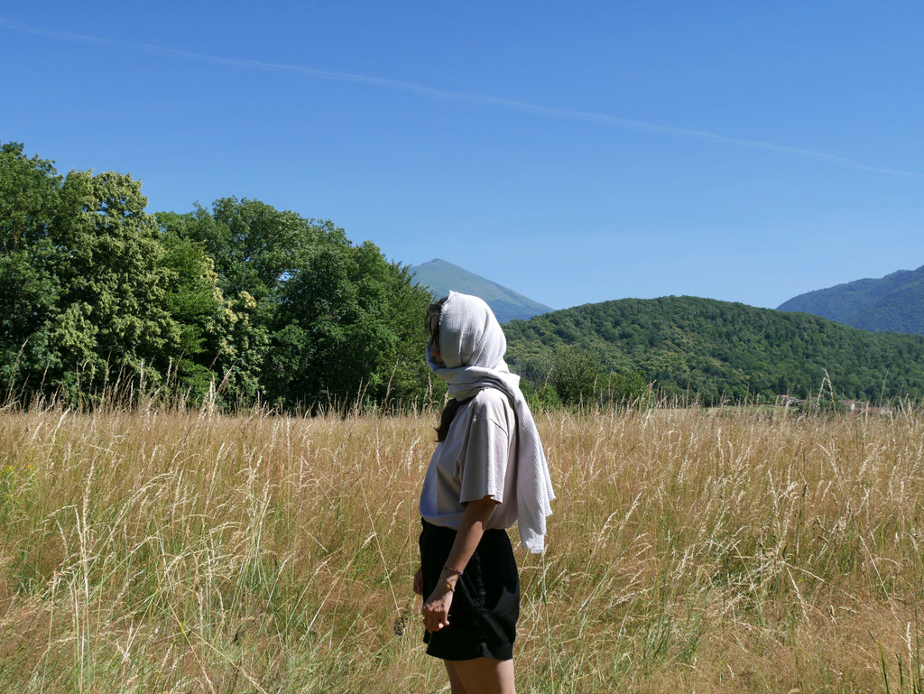 Echarpe, Étole XXL . Douceur de la double gaze de coton – Gris Nuage
