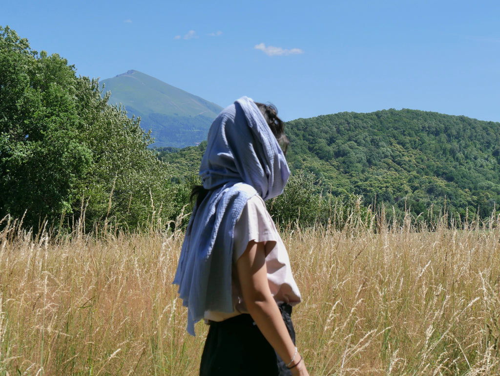 Echarpe, Étole XXL. Douceur de la double gaze de coton – Bleu Lavande