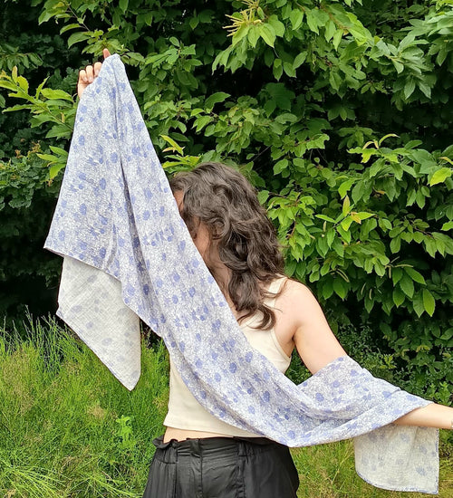 Echarpe, Étole XXL en double gaze de coton – Liberty Bleu
