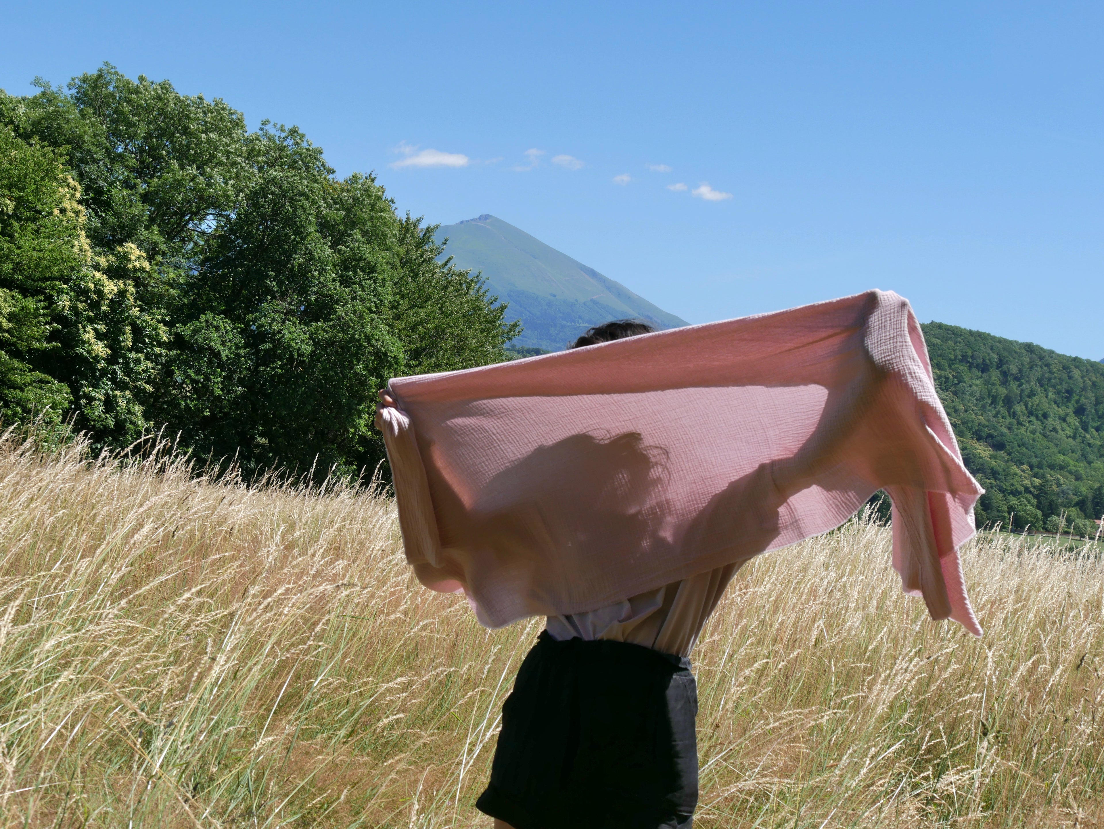 Echarpe, Étole XXL. Douceur de la  double gaze de coton – Rose Poudré